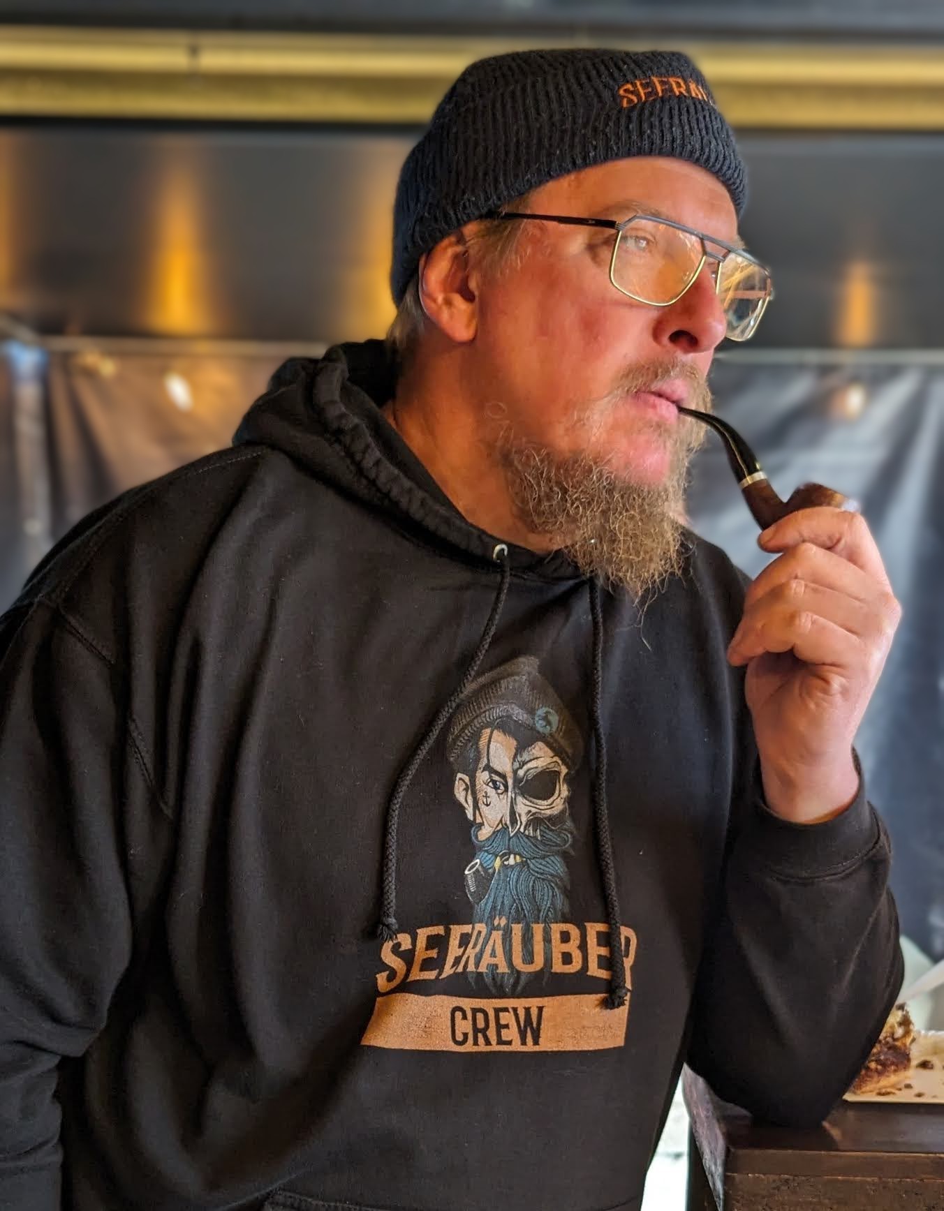 Seeruber Kai mit Pfeife